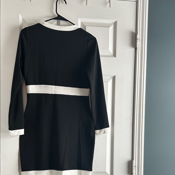 Black and White Button-Up Dress - Picture 7 of 10